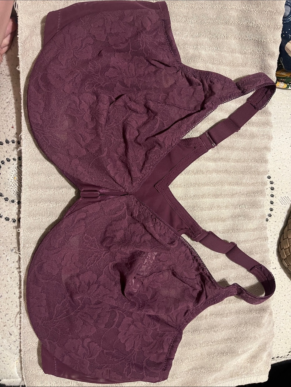 New Full-Coverage Lace Wireless Bra — Front Closure Plum 46G